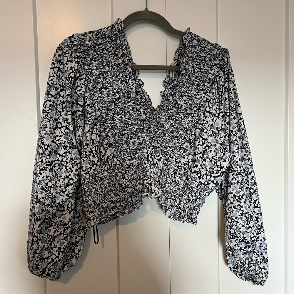 Abercrombie & Fitch Black and White Floral Blouse